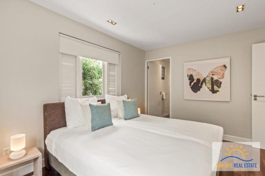 Tropical Villa For Sale in Vista Royal-8