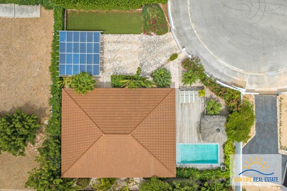 Tropical Villa For Sale in Vista Royal