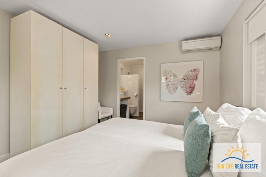 Tropical Villa For Sale in Vista Royal-3