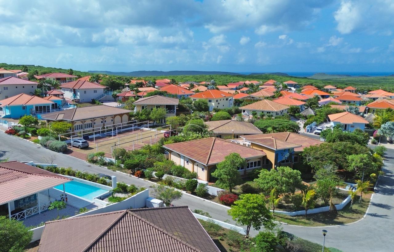 Transform This Property into Your Dream Location on a Generous 1,374 Square Meters of Owned Land!