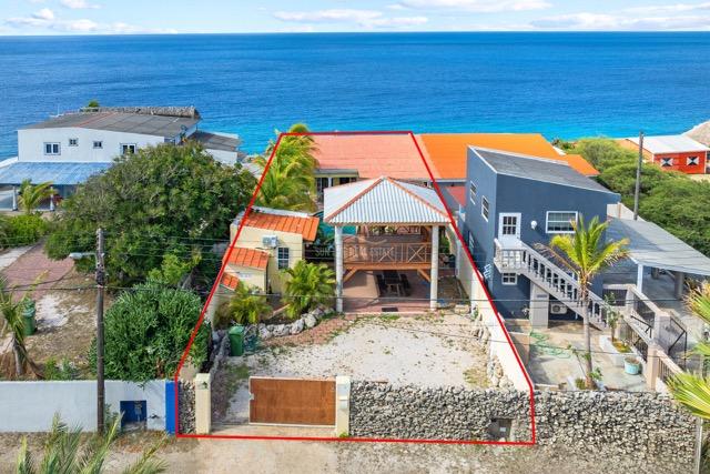 Oceanfront house for sale in Westpunt